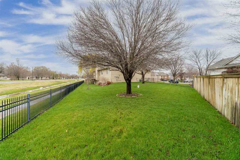 810 E Park Glen Ct, Clearwater, KS 67026