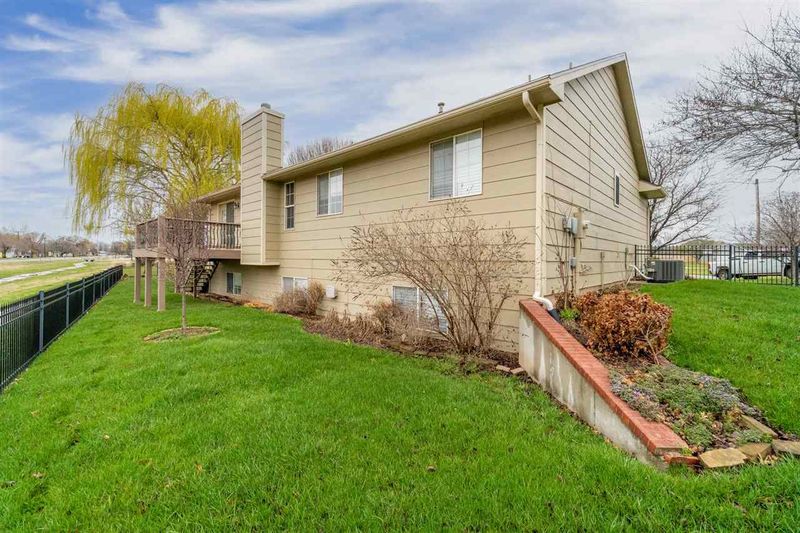 810 E Park Glen Ct, Clearwater, KS 67026