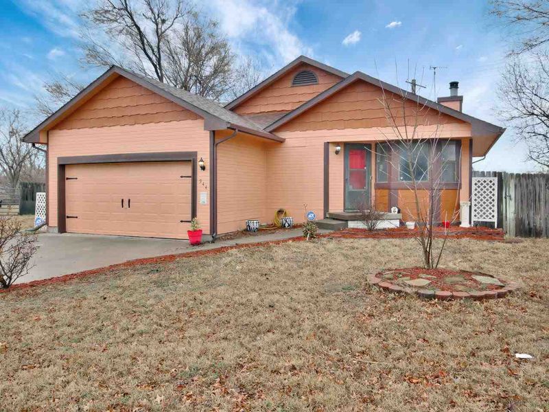 944 E Mona CIRC, Wichita, KS 67216