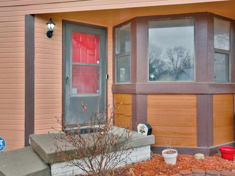 944 E Mona CIRC, Wichita, KS 67216