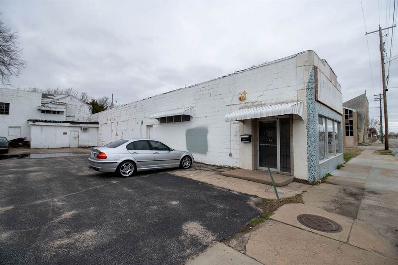 2307 E Central #2301 E Central, Wichita, KS 67214