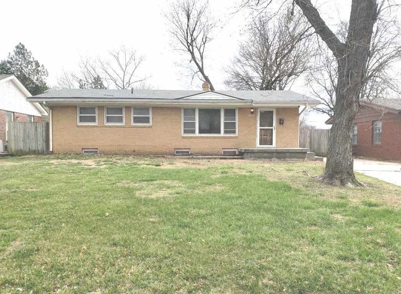 7515 E Gilbert St, Wichita, KS 67207