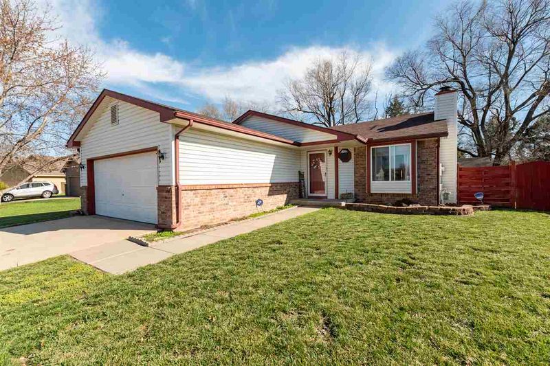 2330 S Crestline Ave, Wichita, KS 67209