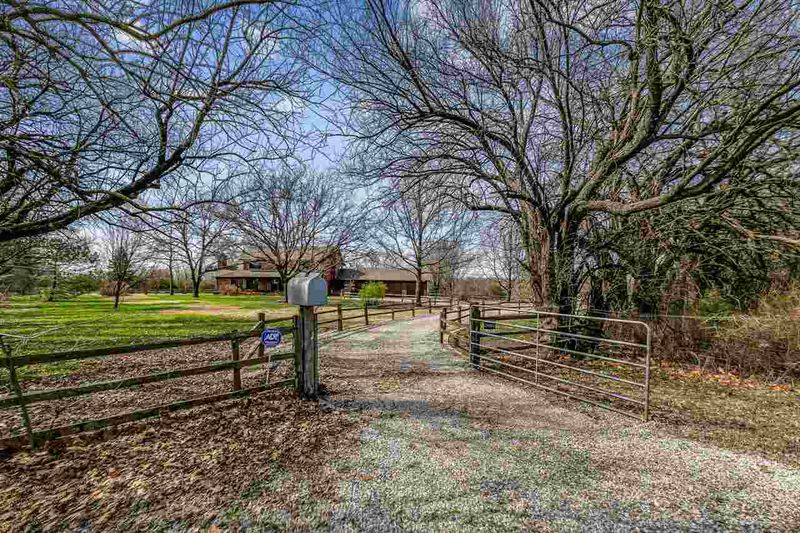 1221 N River Rd, Mulvane, KS 67110