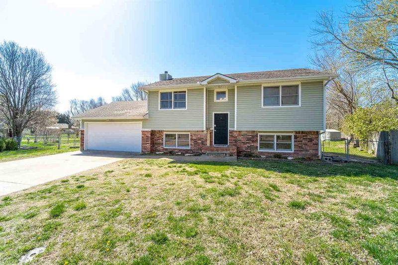 5 N Tradewind Ct, Valley Center, KS 67147