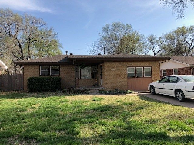 509 E 9th Ave, Belle Plaine, KS 67013