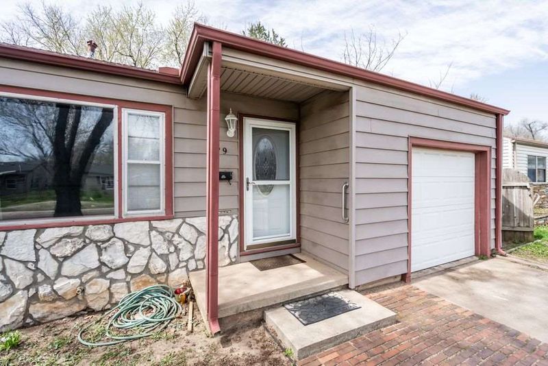 169 Wire Ave, Haysville, KS 67060