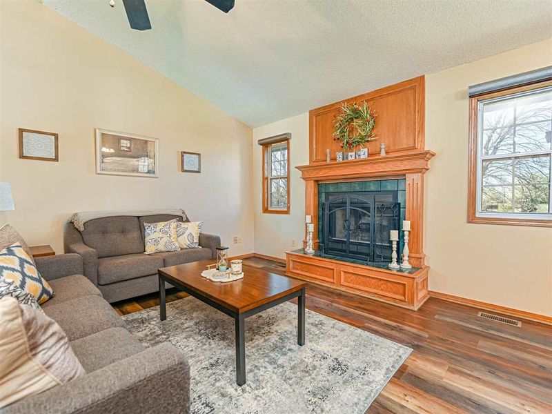 808 Park Glen Ct, Clearwater, KS 67026