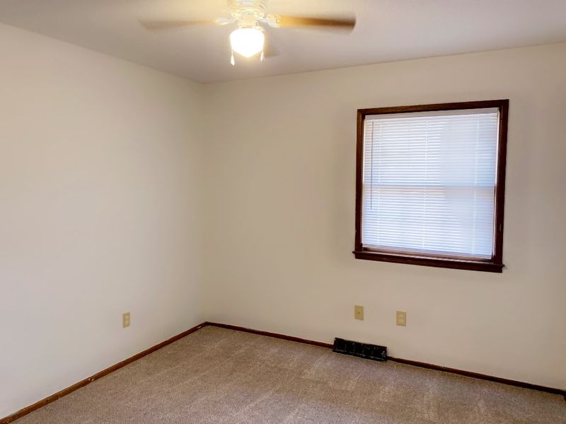 907 E Crestway Ave, Derby, KS 67037