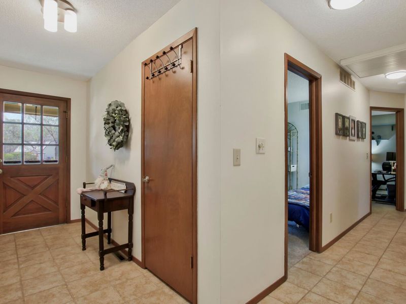 1100 E Oakwood Ct, Derby, KS 67037
