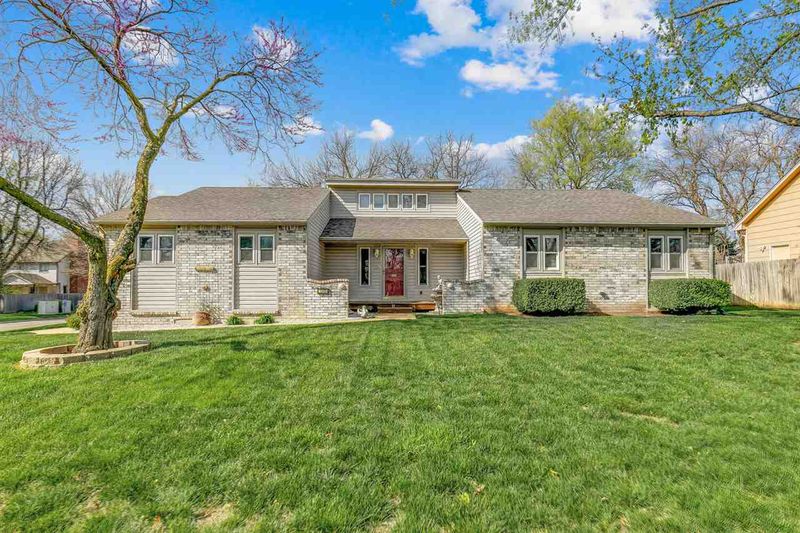 1300 E Cresthill Rd, Derby, KS 67037