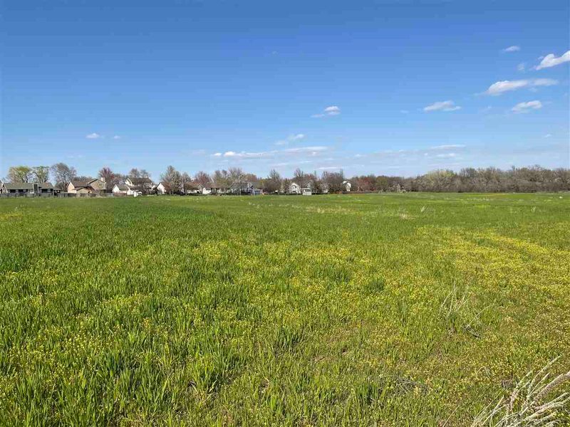 125 E Burlington Dr, Mulvane, KS 67110