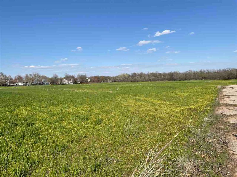 125 E Burlington Dr, Mulvane, KS 67110