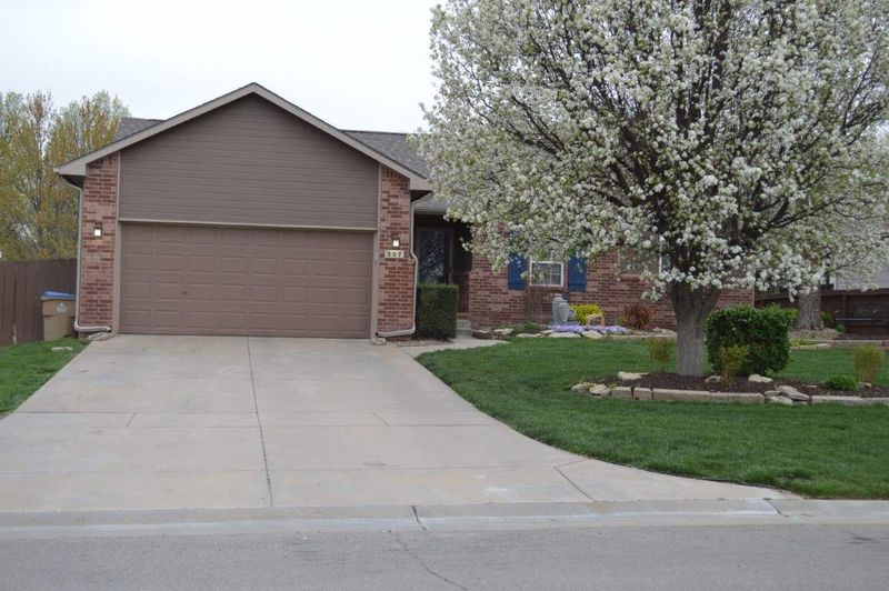 307 Ridgefield Cir, Andover, KS 67002
