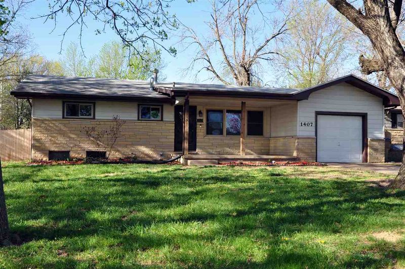 1407 N Community Dr, Derby, KS 67037