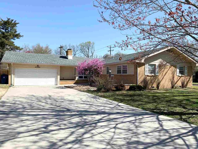 6320 E Jacqueline St, Wichita, KS 67208