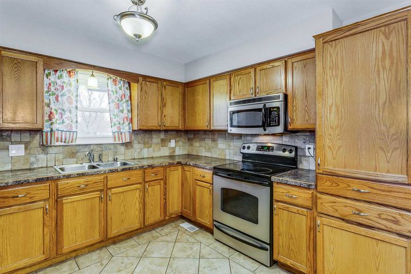 2331 E Charleston Dr, Park City, KS 67219