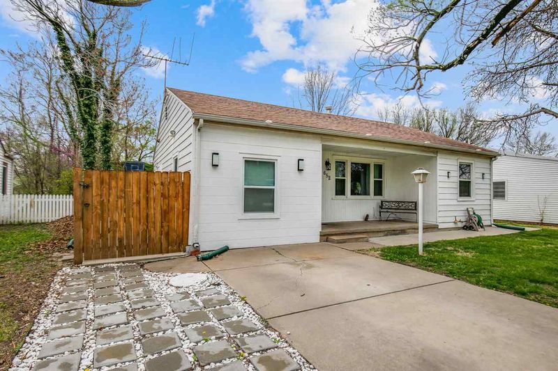 652 S Brookside St, Wichita, KS 67218