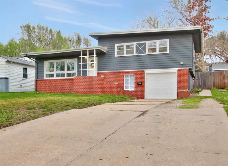 1204 Helen St, Augusta, KS 67010