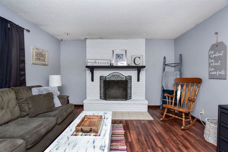 156 W 83rd St S, Haysville, KS 67060