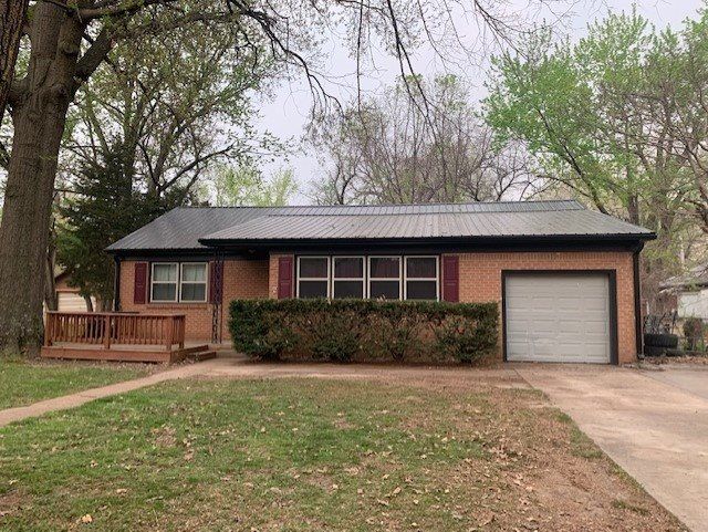 1615 Hackney St, Winfield, KS 67156