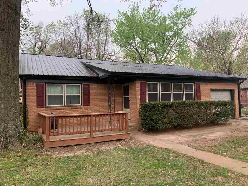 1615 Hackney St, Winfield, KS 67156