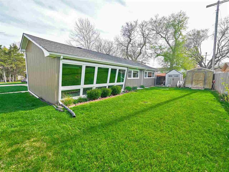 5 Cedar Dr, Newton, KS 67114