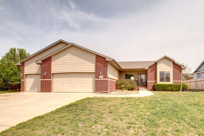 2308 Bristol Ln, Newton, KS 67114