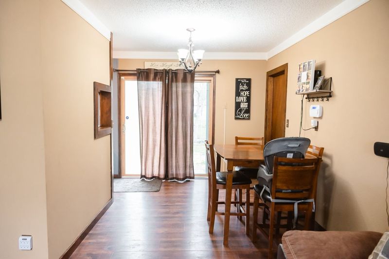 808 W 3rd St, Newton, KS 67114