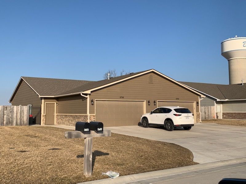 8796 E Chris Ct #8798, Bel Aire, KS 67226