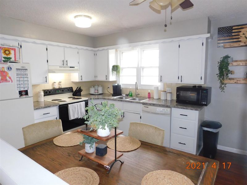 513 E Blair St, Mulvane, KS 67110