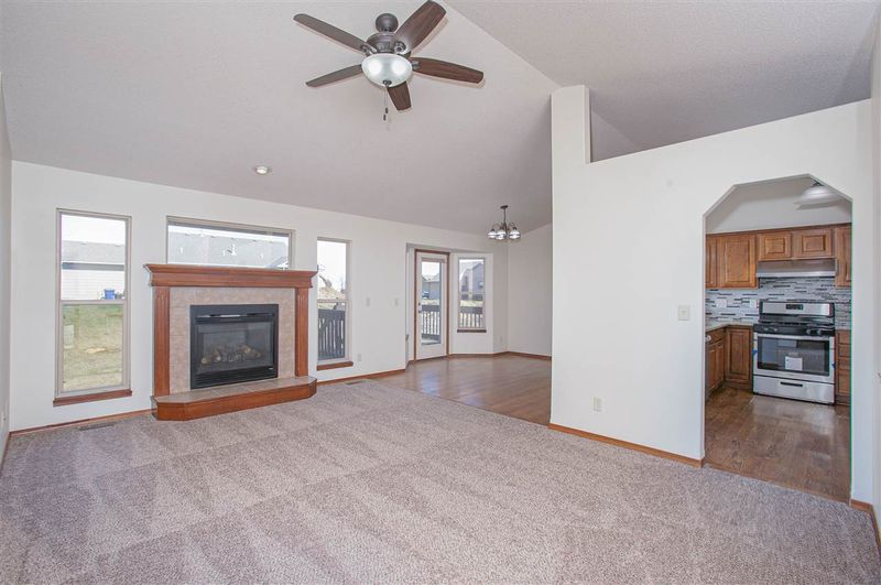 819 S Peckham Ct, Wichita, KS 67230