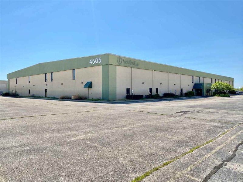 4505 E 47th St S, Wichita, KS 67210