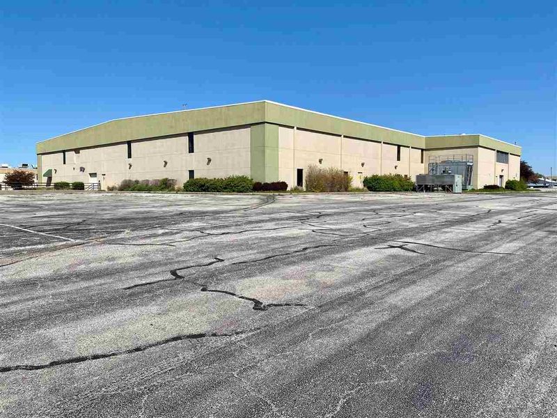 4505 E 47th St S, Wichita, KS 67210