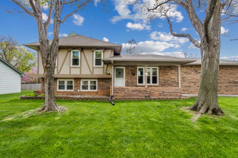 203 Pioneer Pl, Mulvane, KS 67110