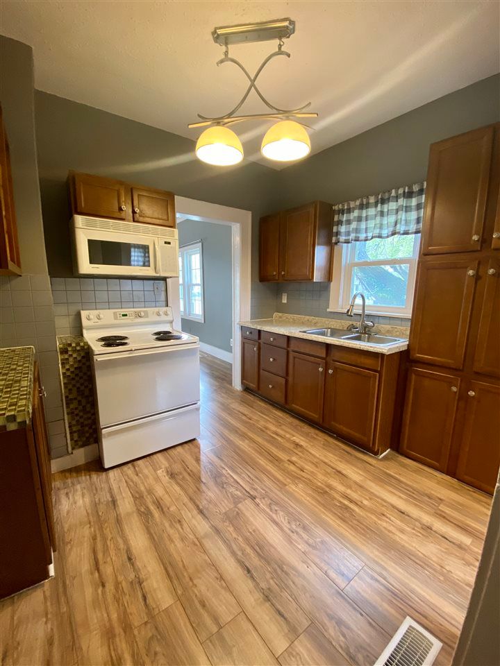 657 S Poplar, Wichita, KS 67211