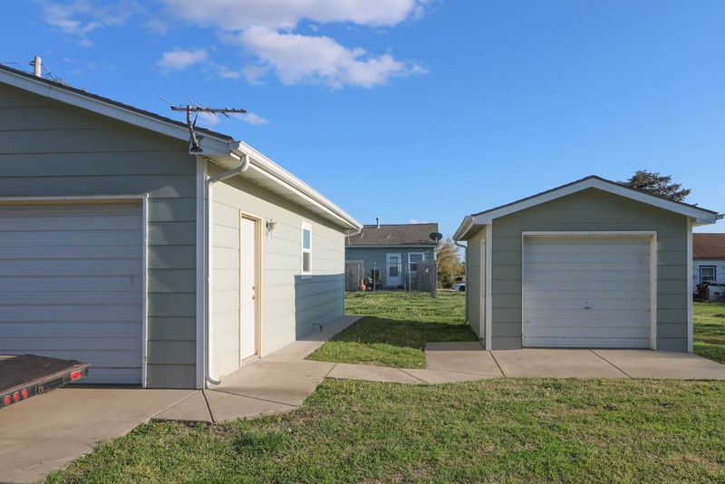 1572 E Willow, Mulvane, KS 67110