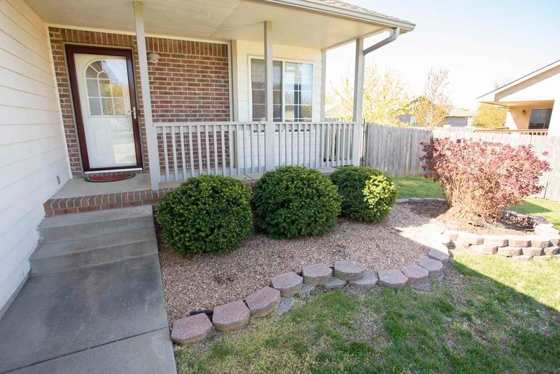215 W Sandhill, Derby, KS 67037