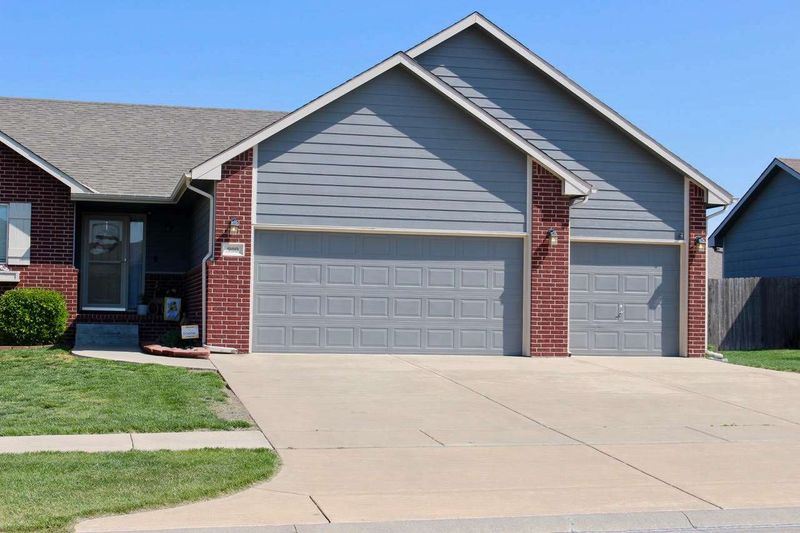 900 E Winding Lane St, Derby, KS 67037