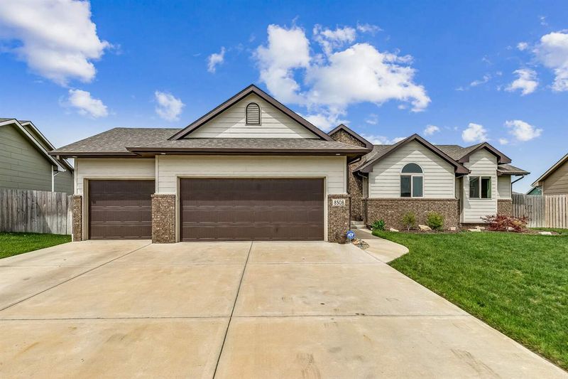 8508 E Chris St, Bel Aire, KS 67226