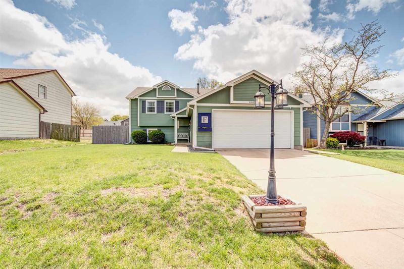 8905 E Cessna St, Wichita, KS 67210