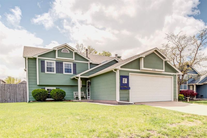 8905 E Cessna St, Wichita, KS 67210
