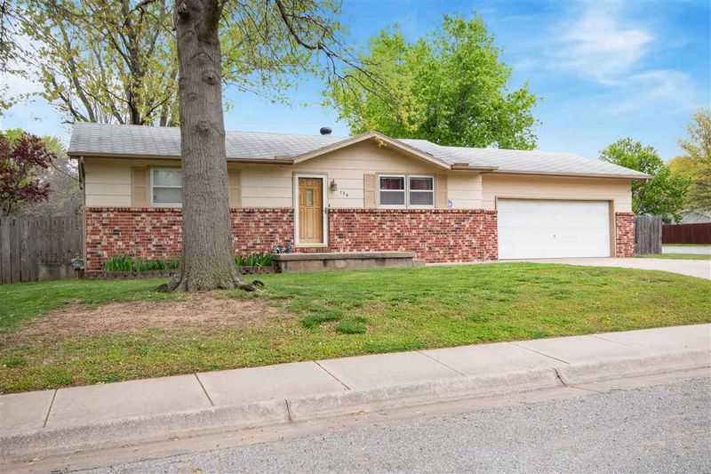 124 W Bernice Marie St, Mulvane, KS 67110