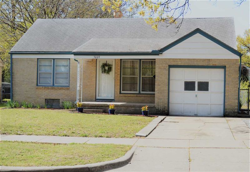 5009 E Larry Ln, Wichita, KS 67218