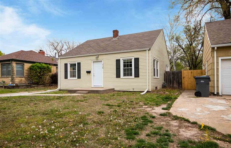 638 S Broadview Ave, Wichita, KS 67218