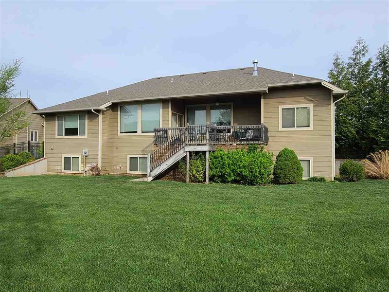 507 Stone Lake Dr, Augusta, KS 67010