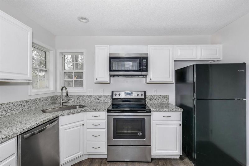 321 E Central Ave, Andover, KS 67002