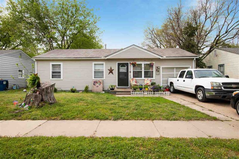 1127 E Crowley St, Wichita, KS 67216