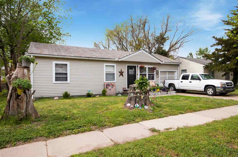 1127 E Crowley St, Wichita, KS 67216