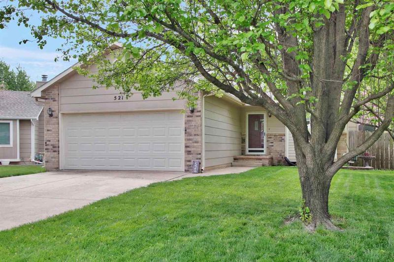 521 Deerfield Cir, Valley Center, KS 67147
